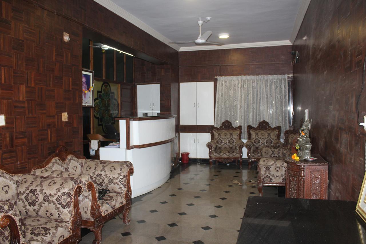 Royale Inn Vapi Exterior foto