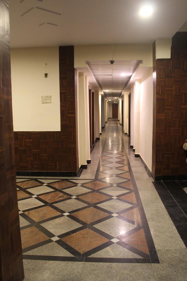 Royale Inn Vapi Exterior foto