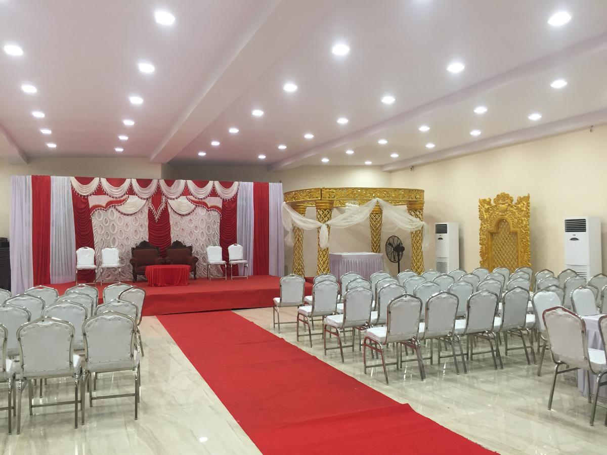 Royale Inn Vapi Exterior foto