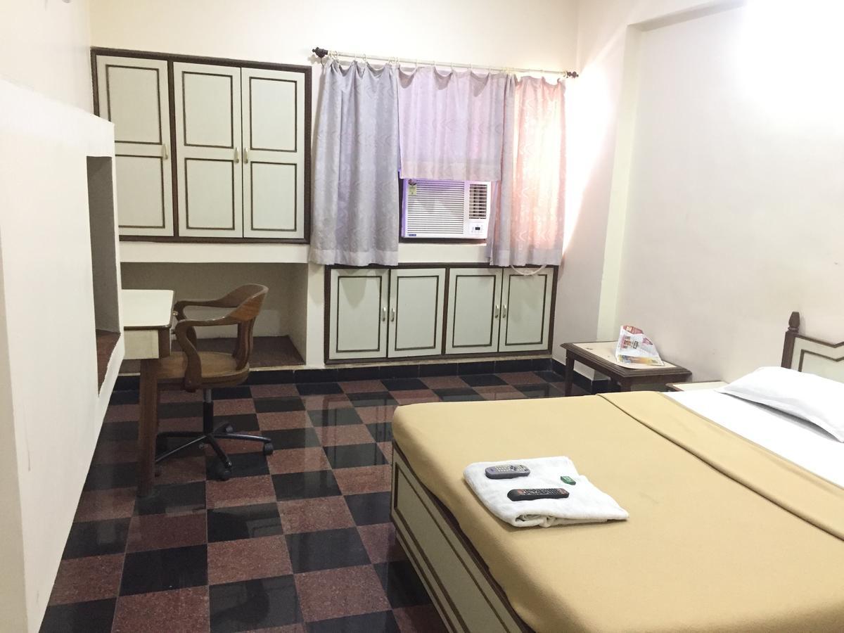 Royale Inn Vapi Exterior foto