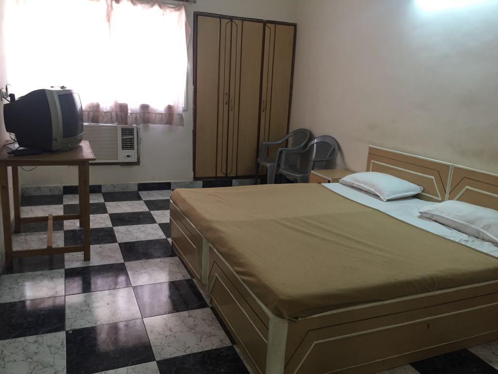 Royale Inn Vapi Exterior foto